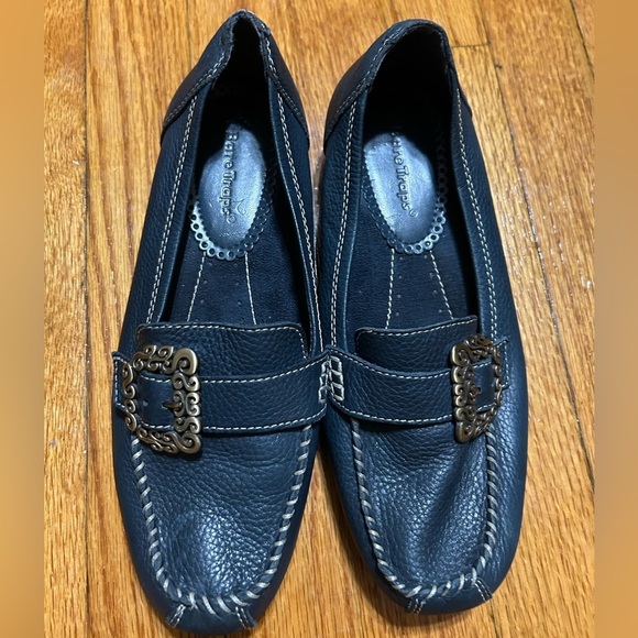 Bare Traps~Ladies Leather Slip-On Loafers~Size 7.5 Blue Pre-Owned - Picture 1 of 13